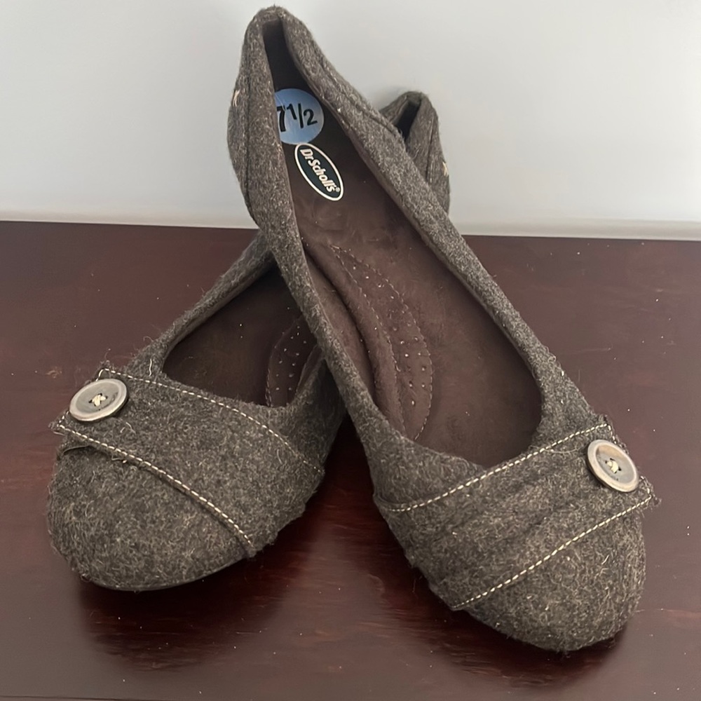 Dr. Scholl’s grey flats